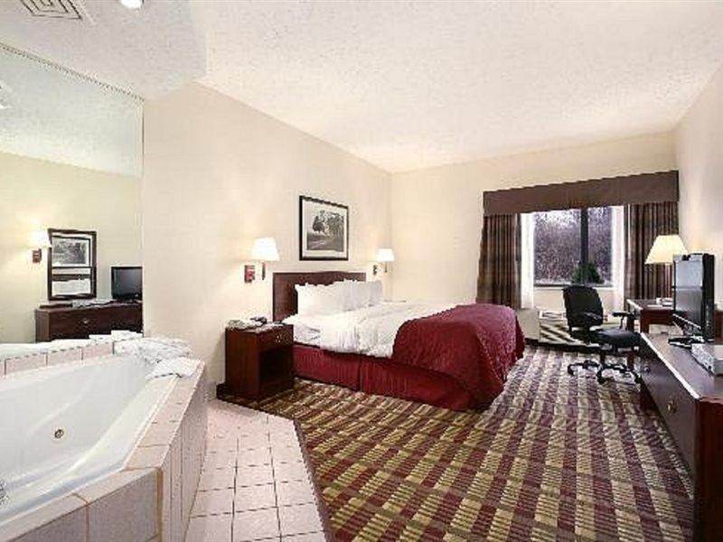 Baymont By Wyndham Boston Heights/Hudson Hotel Kültér fotó