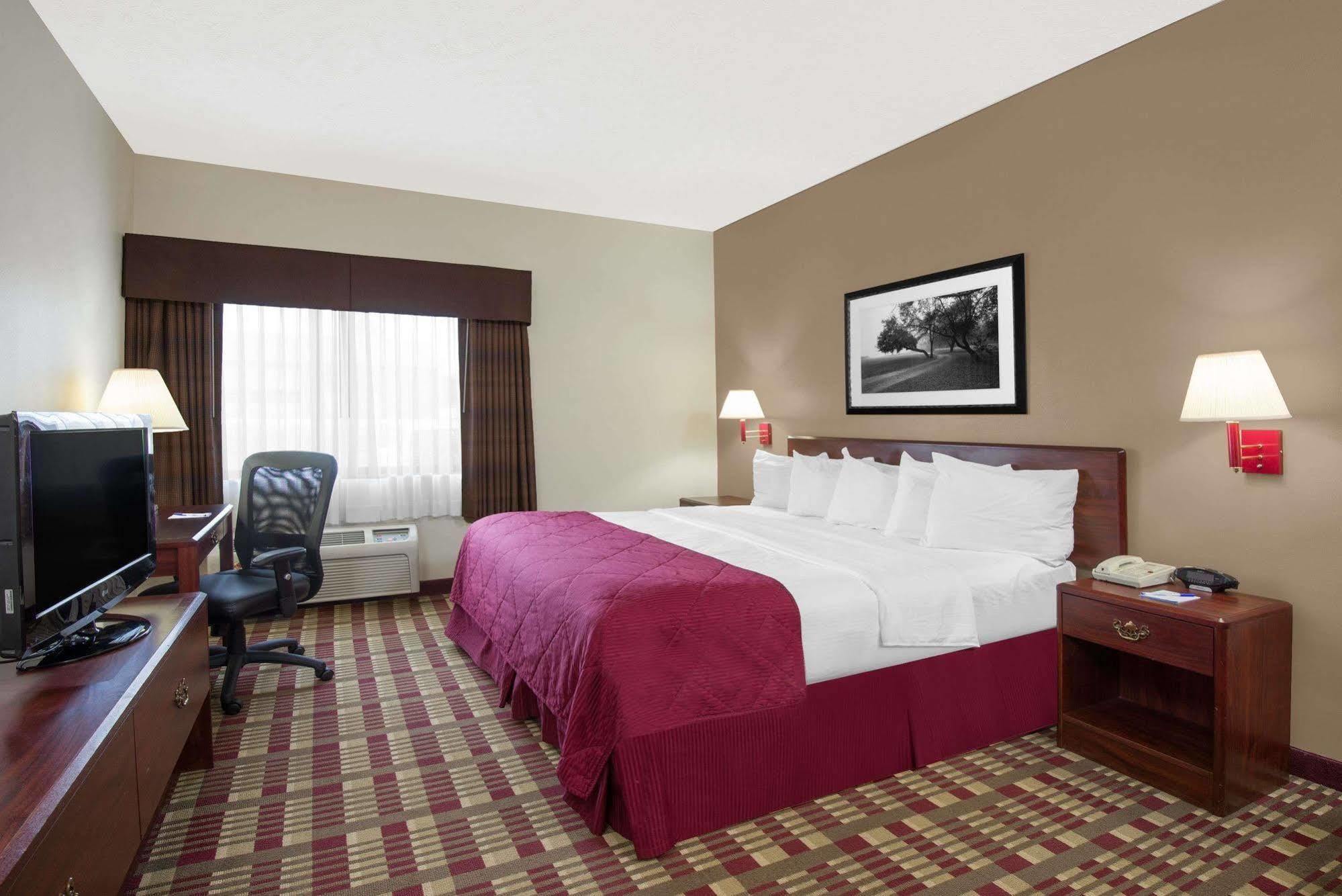 Baymont By Wyndham Boston Heights/Hudson Hotel Kültér fotó
