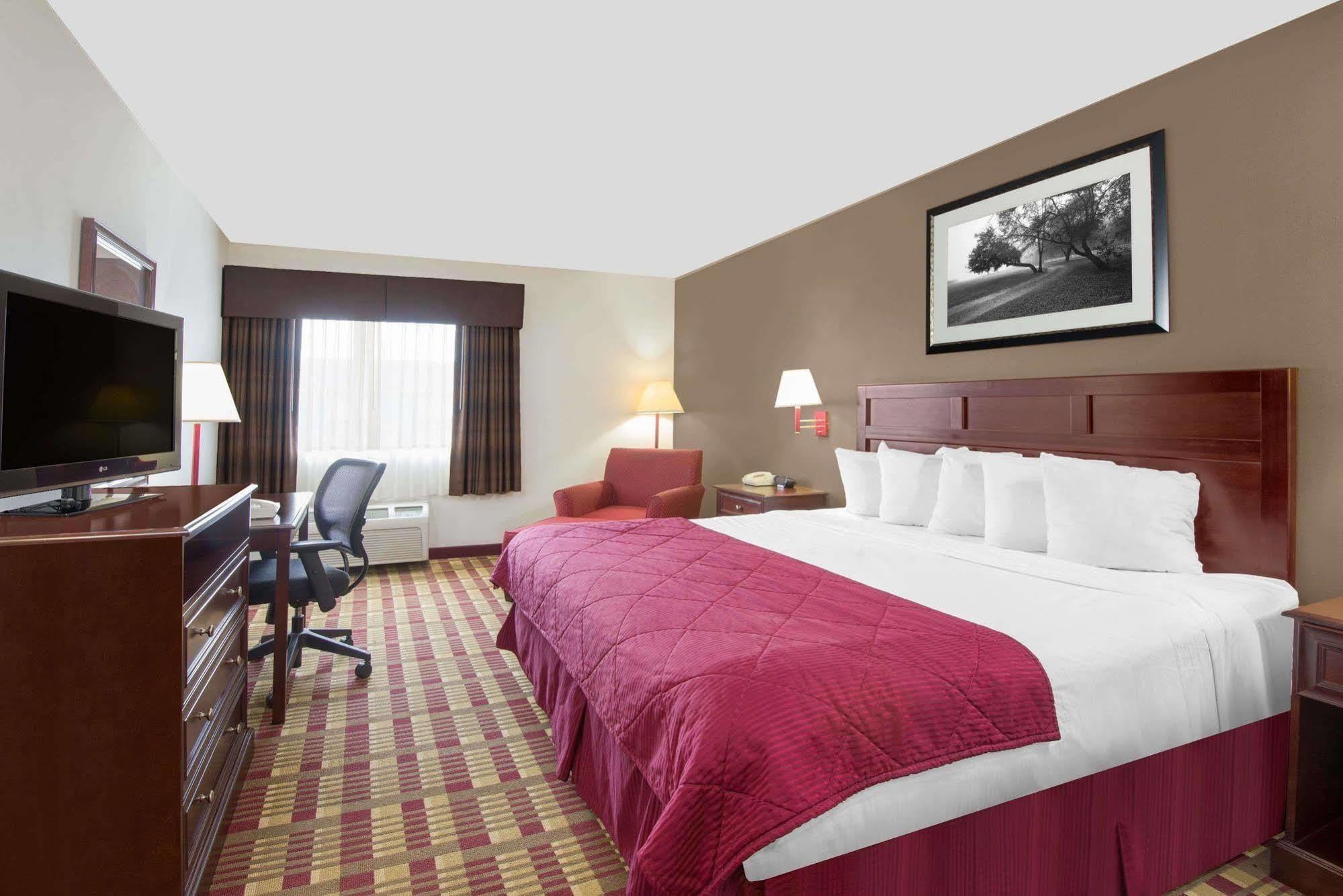 Baymont By Wyndham Boston Heights/Hudson Hotel Kültér fotó